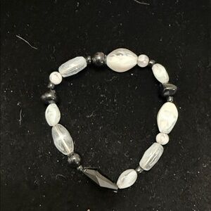 Elegant Black and White Beaded Bracelet‎